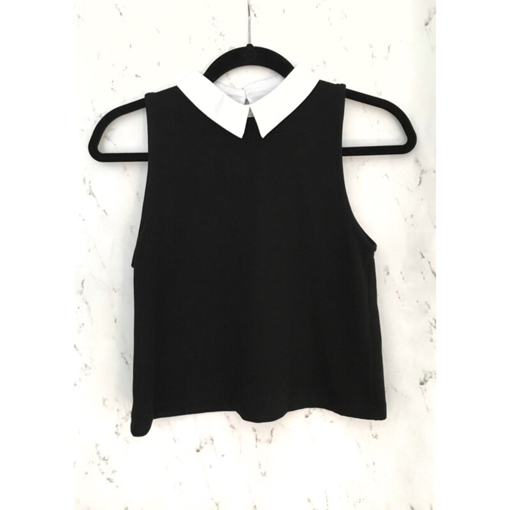 Super cute, collar crop top